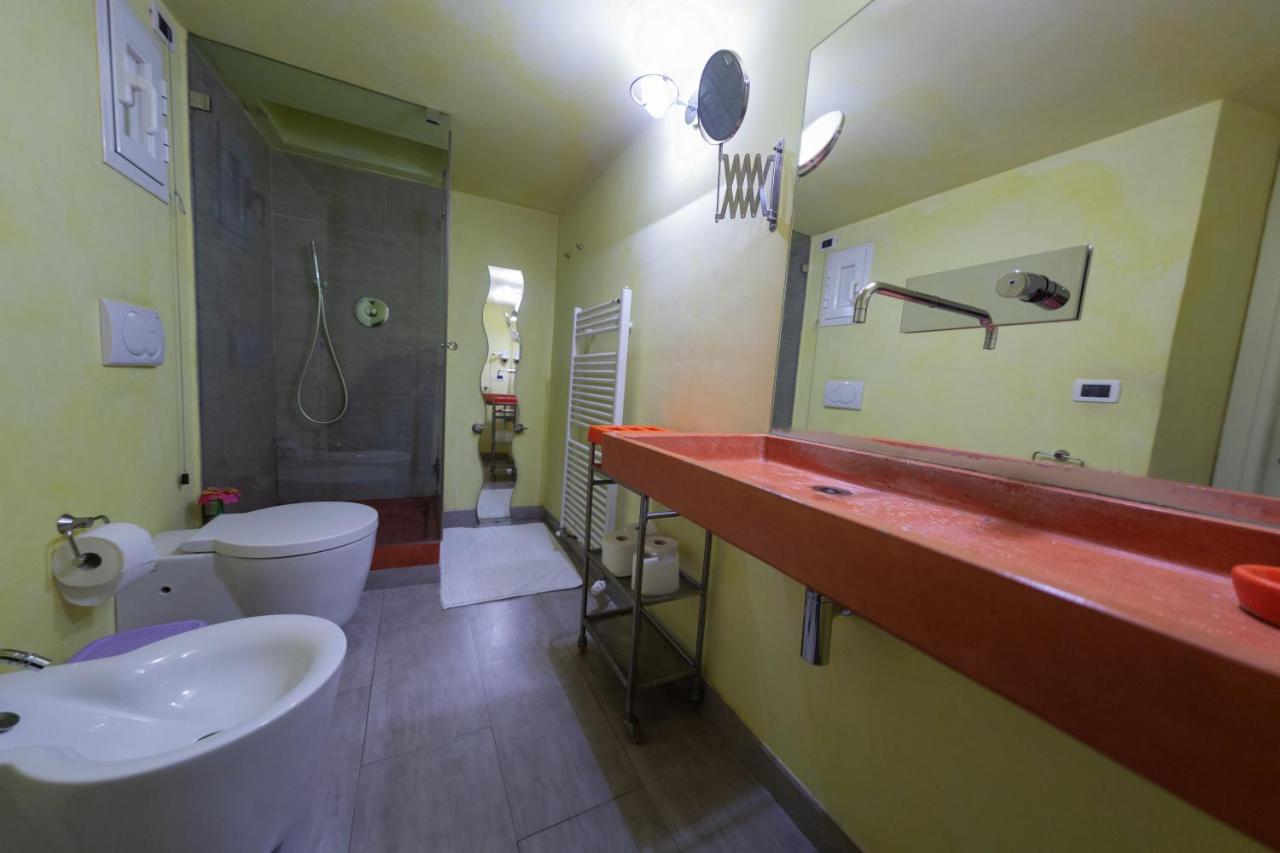 Camera economica letti singoli con bagno privato esterno