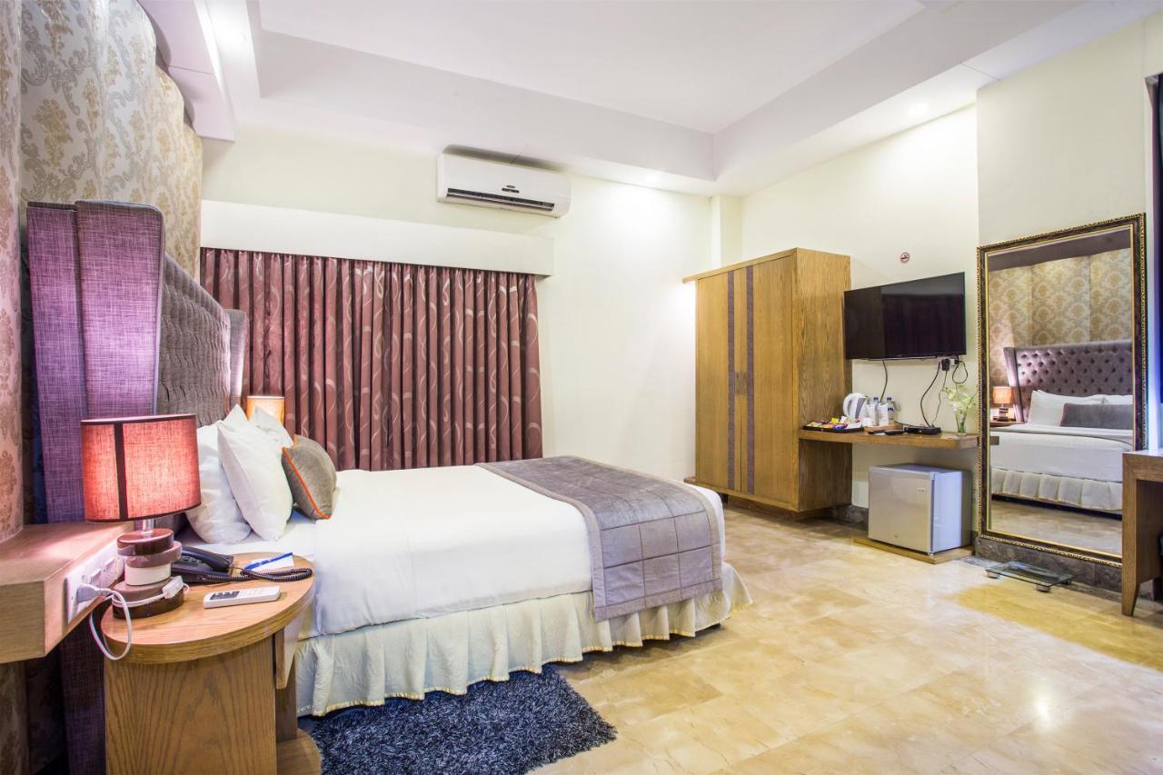 Deluxe Queen Room