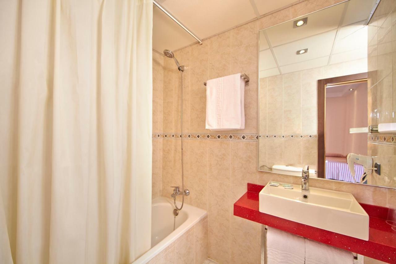 Double Room (2 Adults + 1 Child),786277908:JPEG