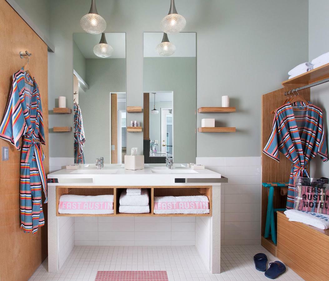 Kamer met Kingsize Bed en Uitzicht op het Zwembad