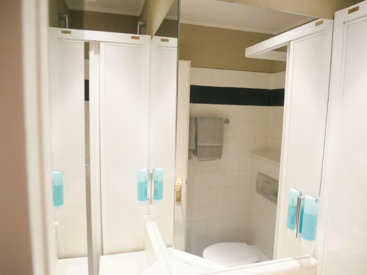 Single Room Bathroom