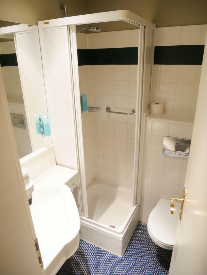 Single Room Bathroom