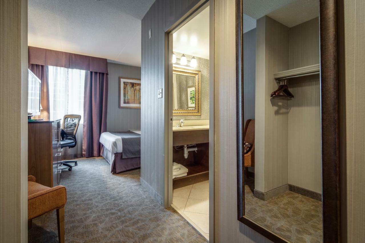 Queen Suite with Sofa Bed