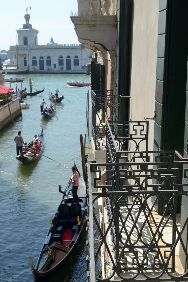 Deluxe Double or Twin Room Canal View