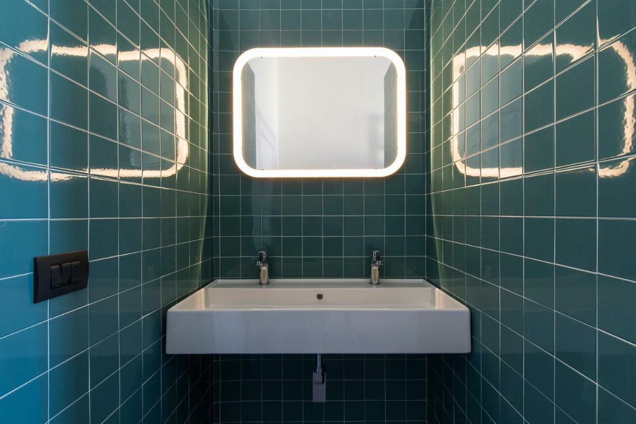 Twin Room Private External Bathroom