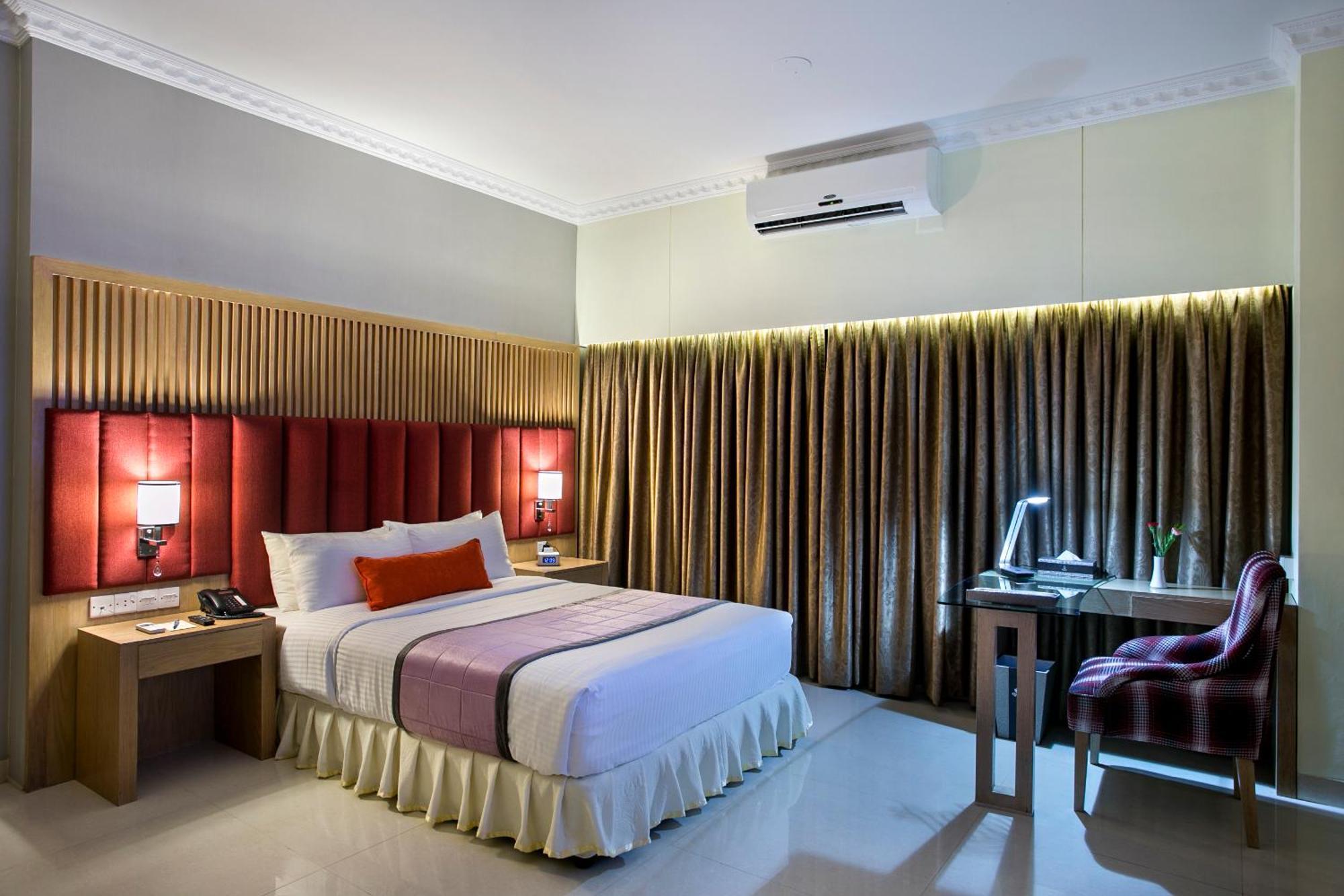 Deluxe Queen Room