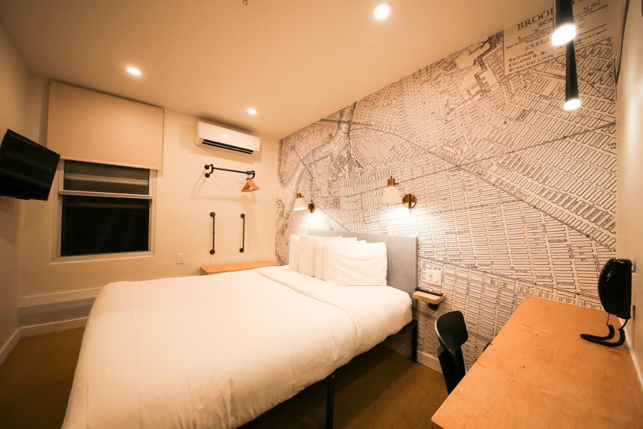 Habitación con cama grande
