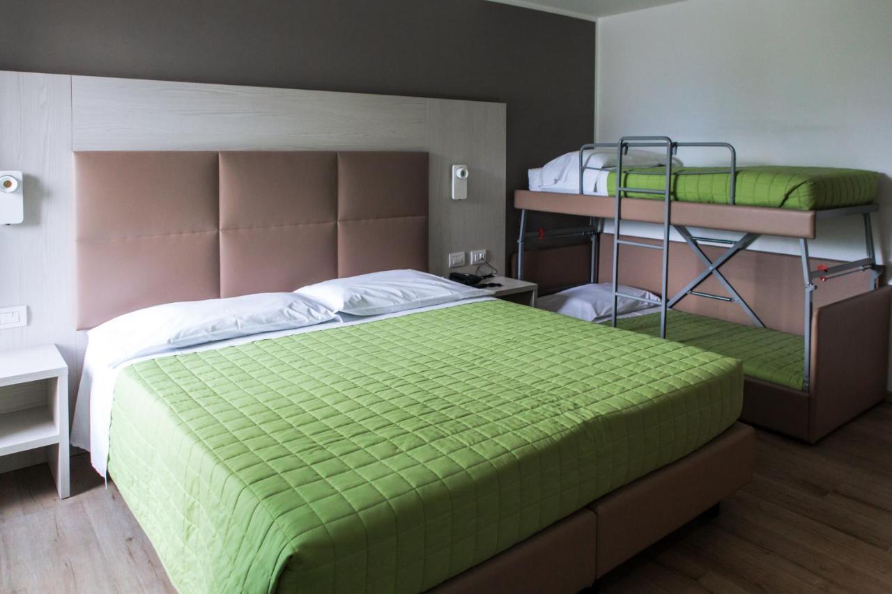 Quadruple Room,926675800:JPEG