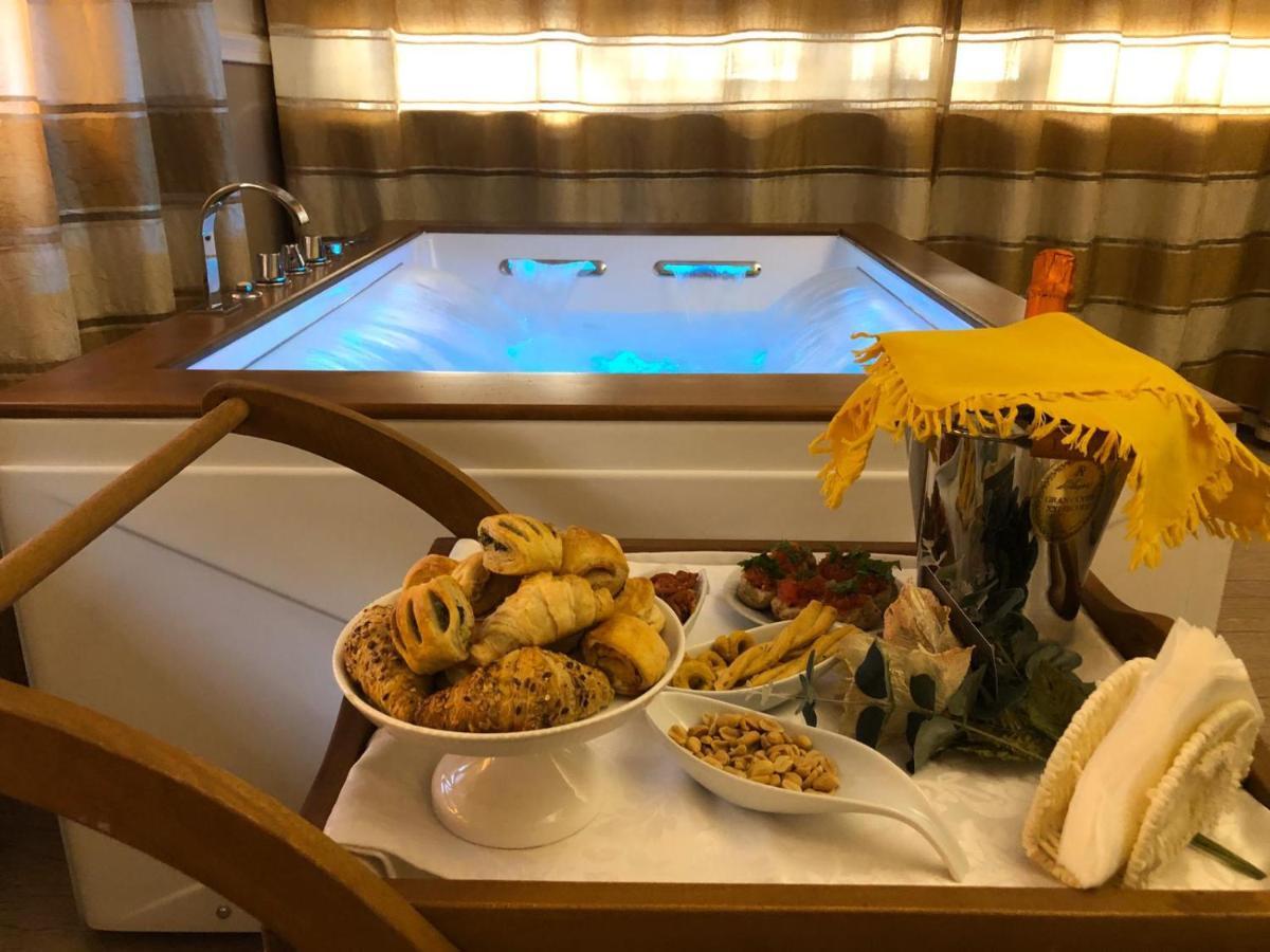 Deluxe Suite Spa Bath
