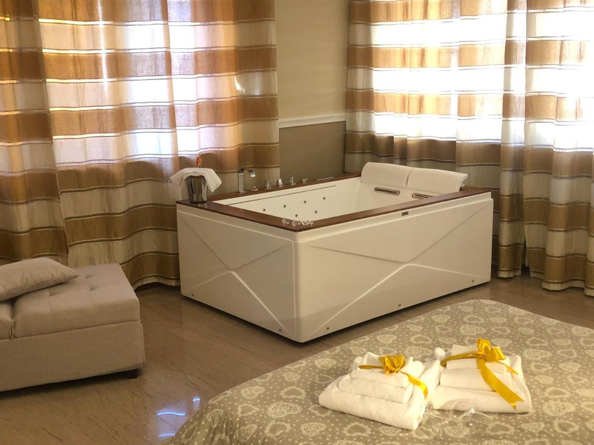 Deluxe Suite Spa Bath