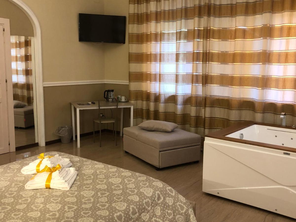 Deluxe Suite Spa Bath