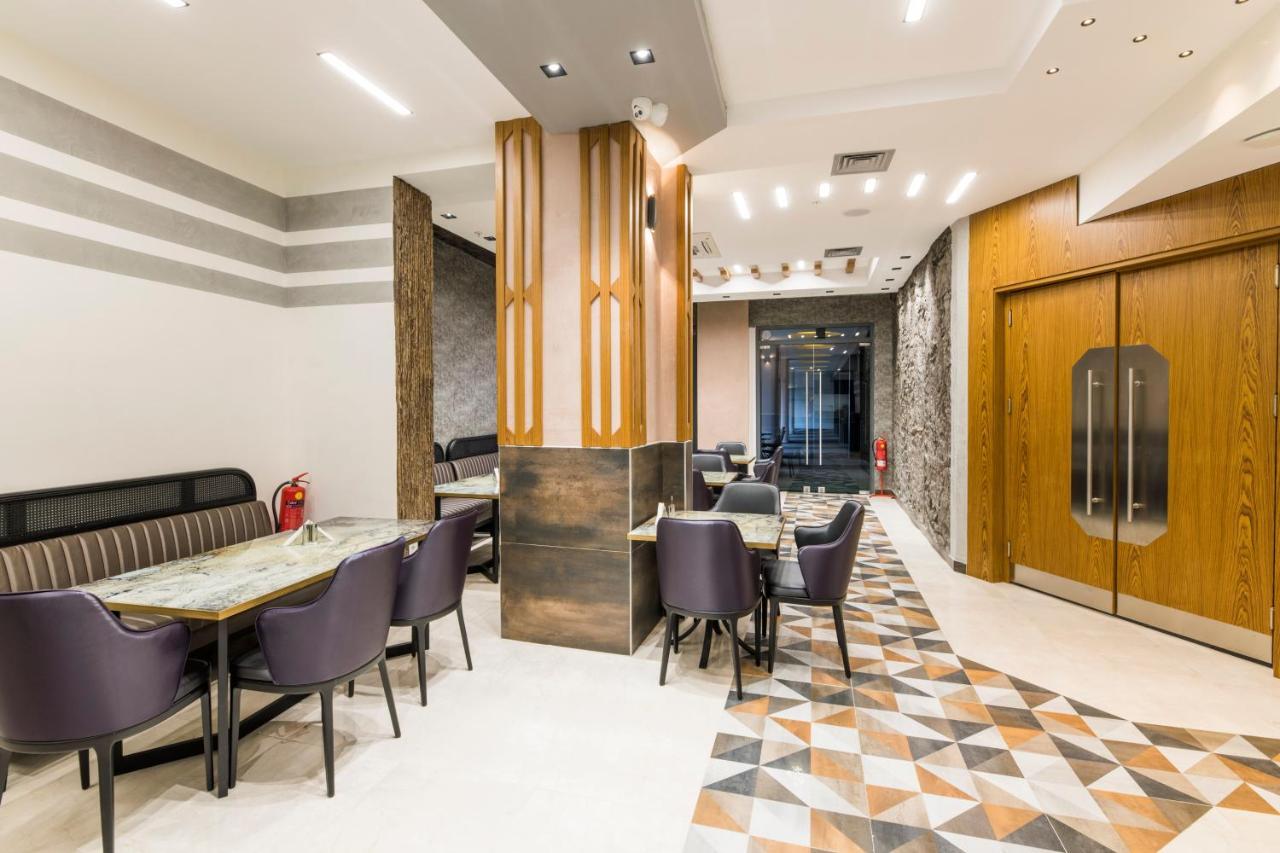 Deluxe One-Bedroom Family Apartment