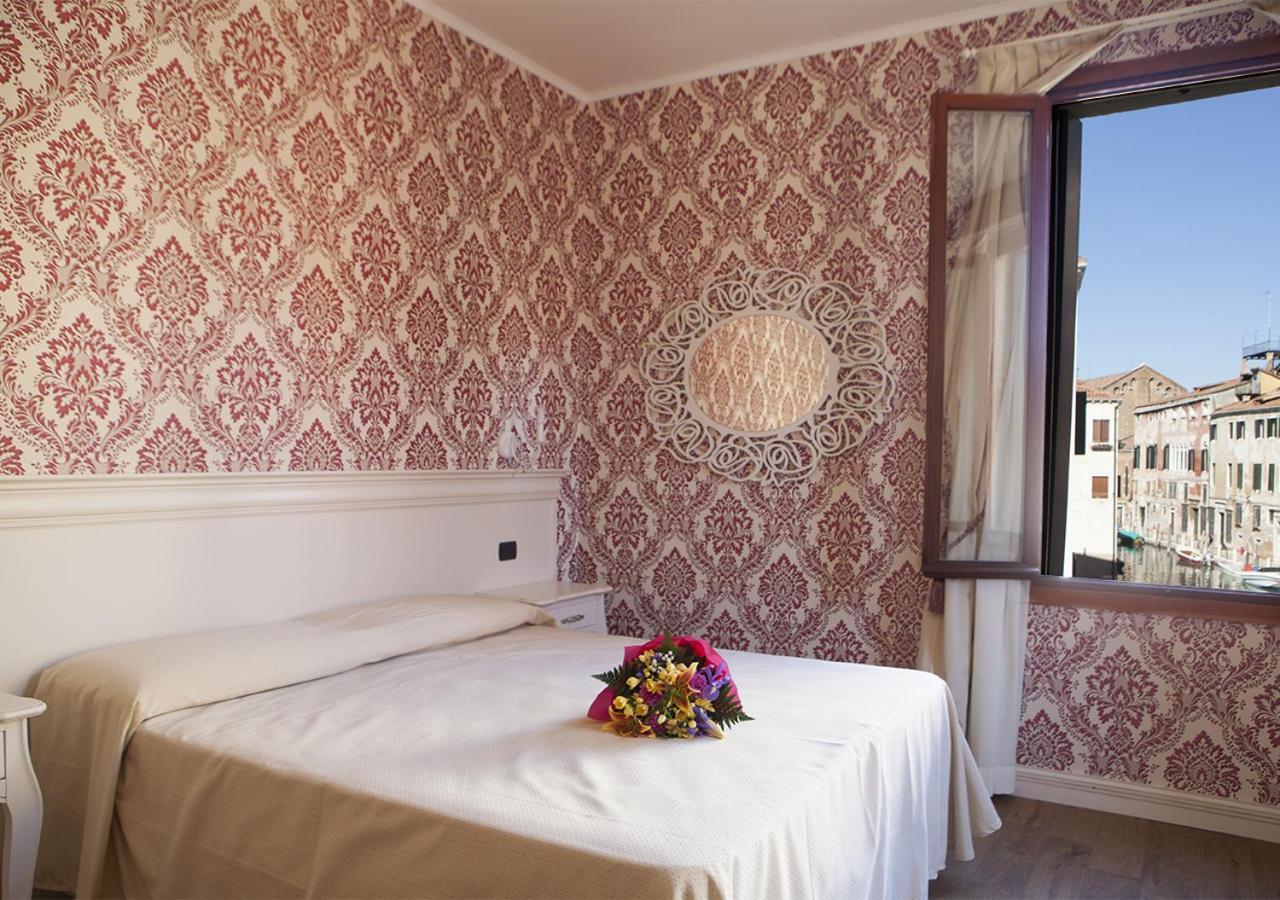 Suite Deluxe con vista al canal