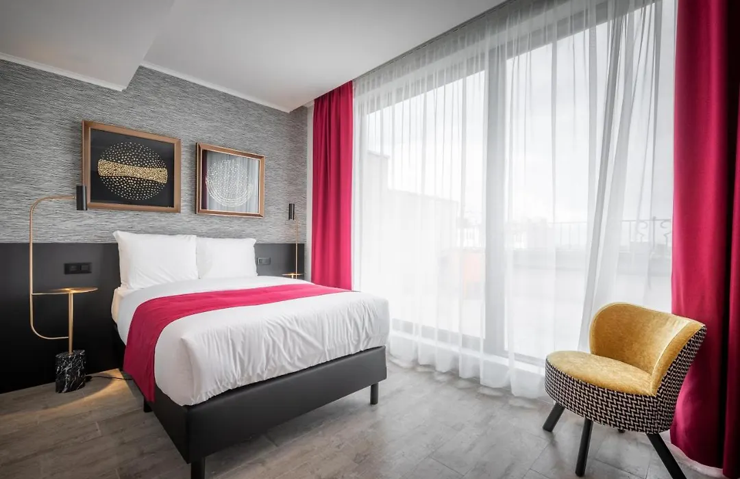 Amory Hotel By Hyllit-1