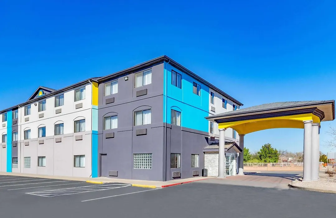 Days Inn By Wyndham Bernalillo-1
