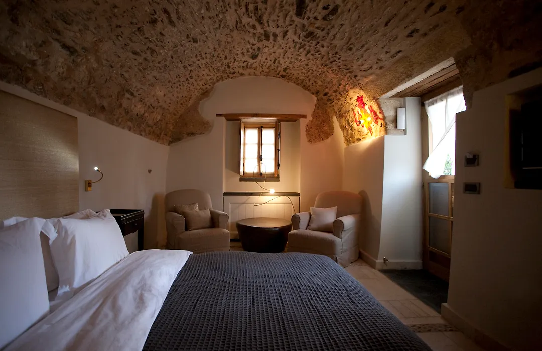 Kinsterna Hotel-1