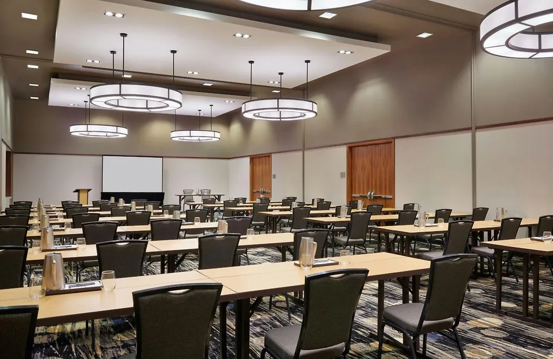 Courtyard By Marriott Calgary Airport-1