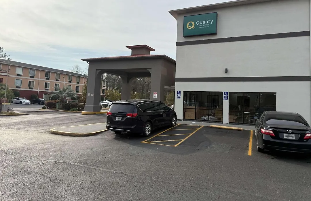 Quality Inn & Suites Biloxi - Ocean Springs-1