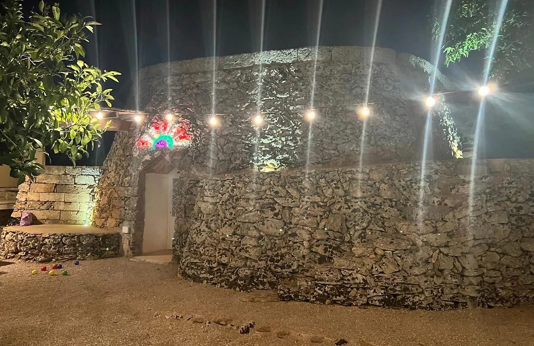 Caratteristico Trullo Salentino con piscina-1