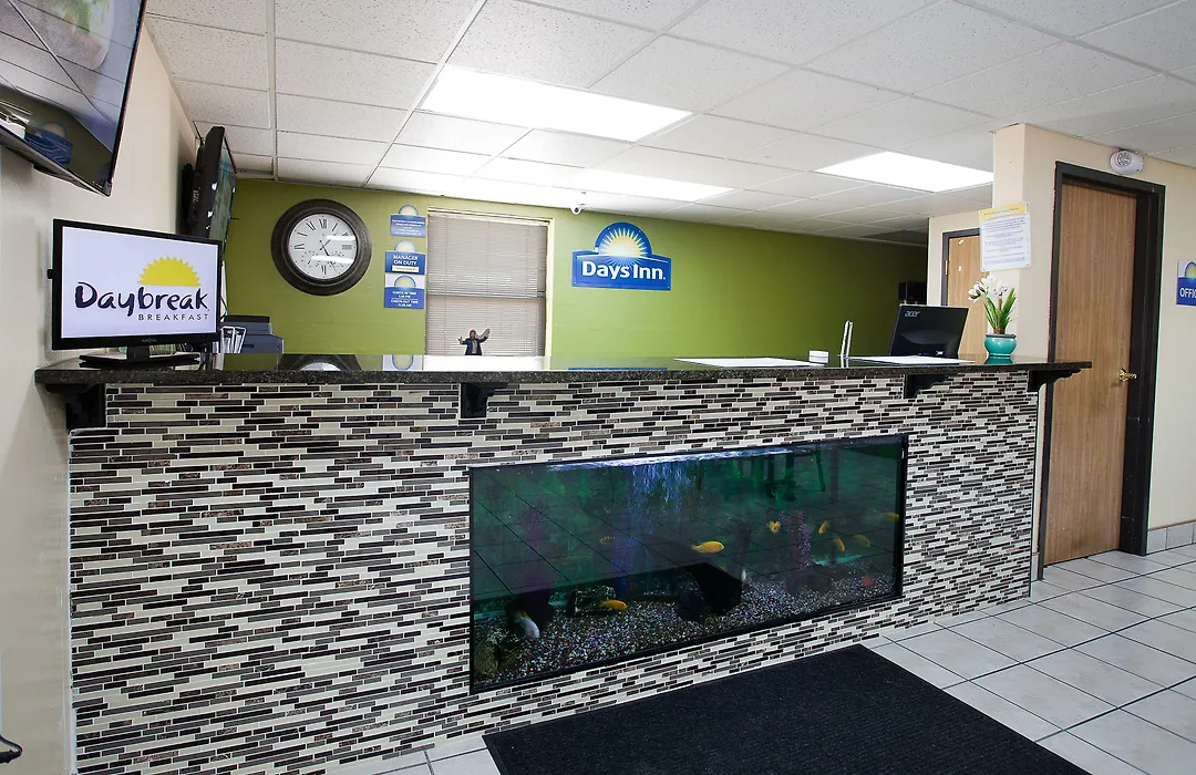 Days Inn By Wyndham Park City Kansas-1