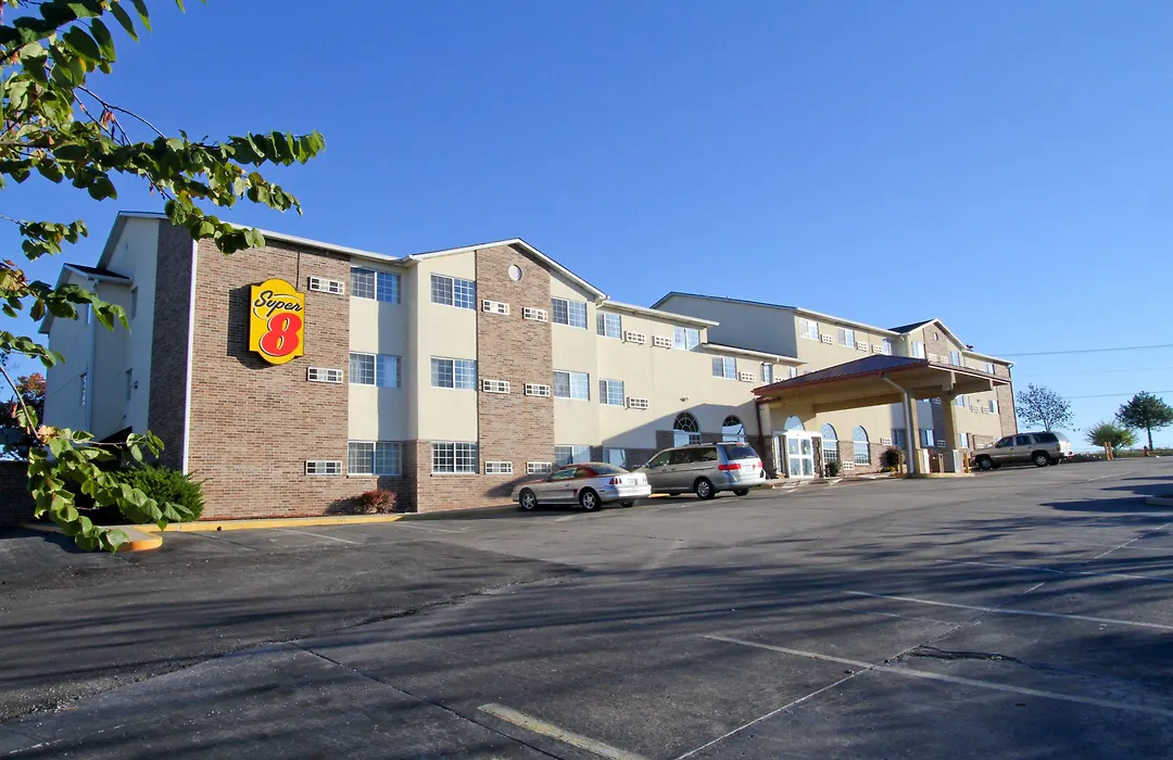 Super 8 By Wyndham Kansas City-1