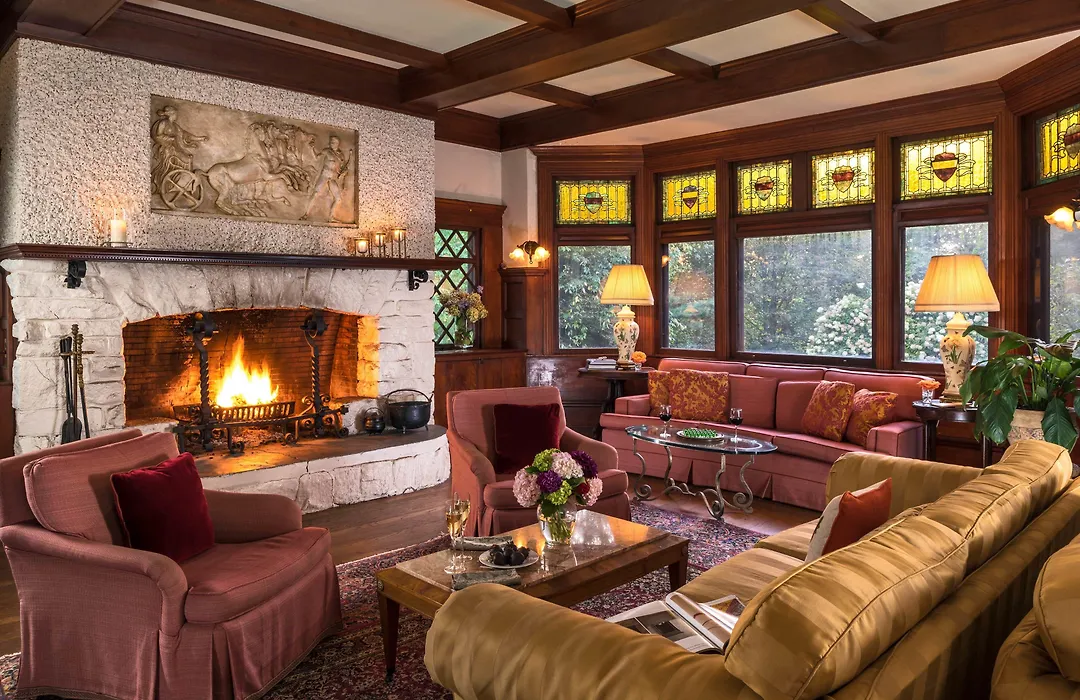 Manor House Inn (Adults Only)-1