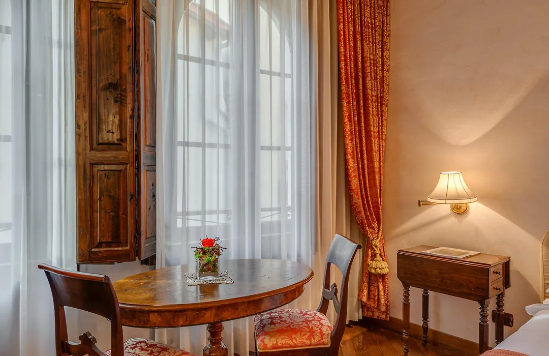 Boutique Hotel In Piazza Della Signoria-1