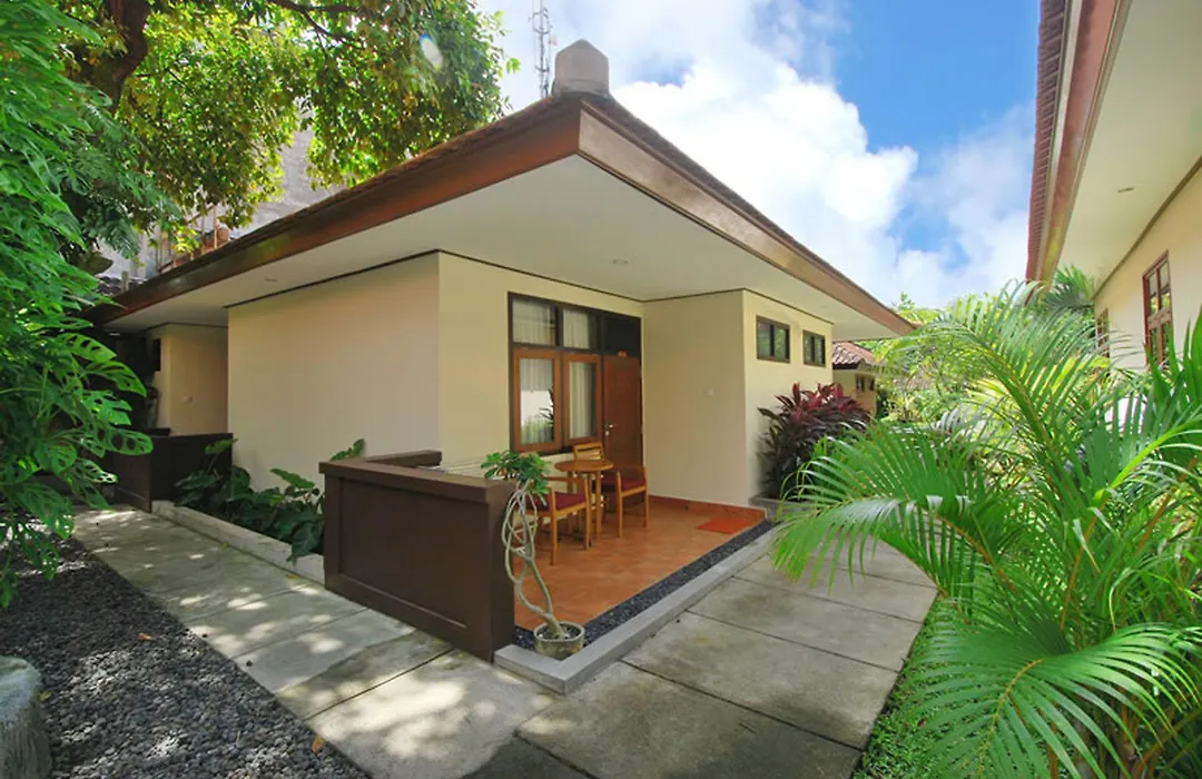 Yulia Beach Inn Kuta-1