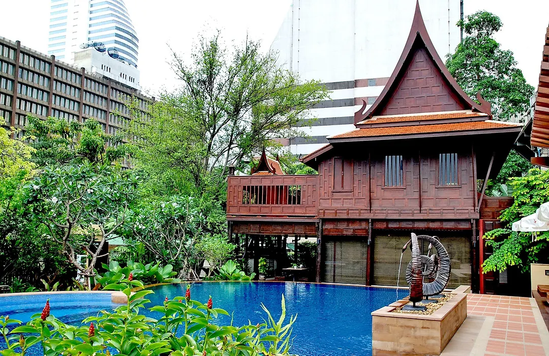 Rose Hotel-1