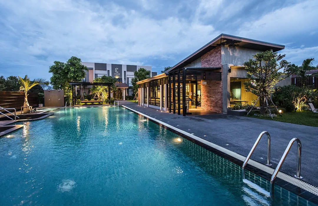 Cresco Hotel Buriram-1