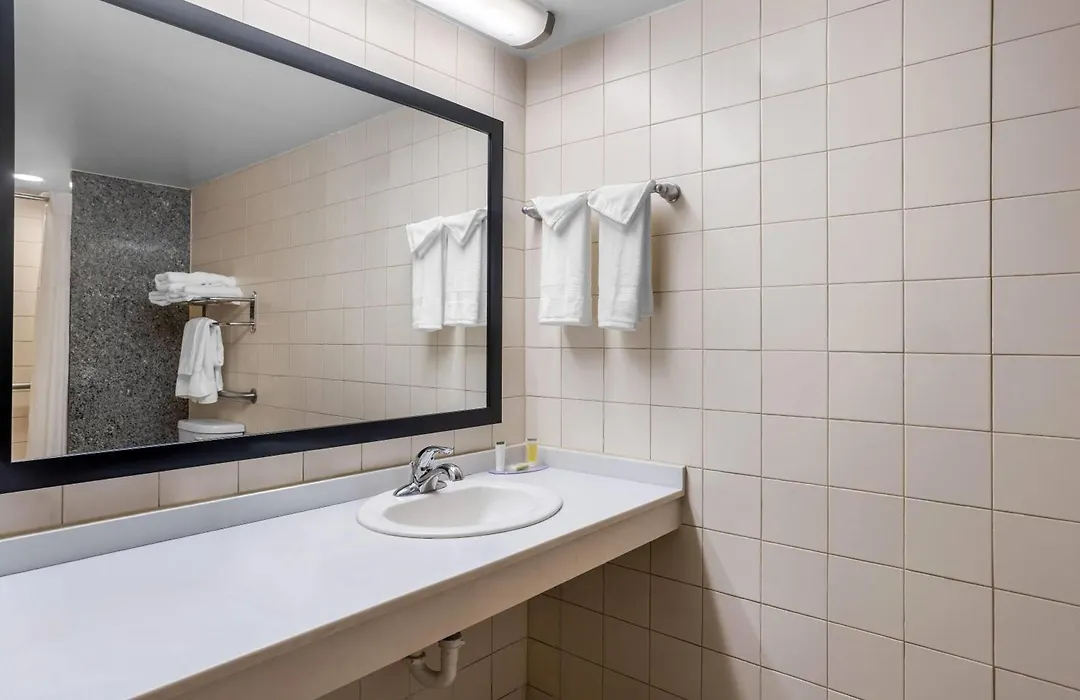 Days Inn By Wyndham Adel I-75-1