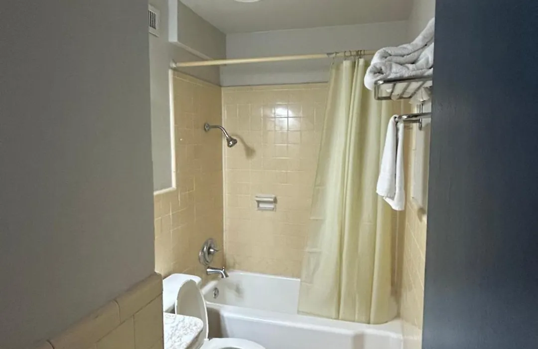 Woodlawn Hills Motel-1