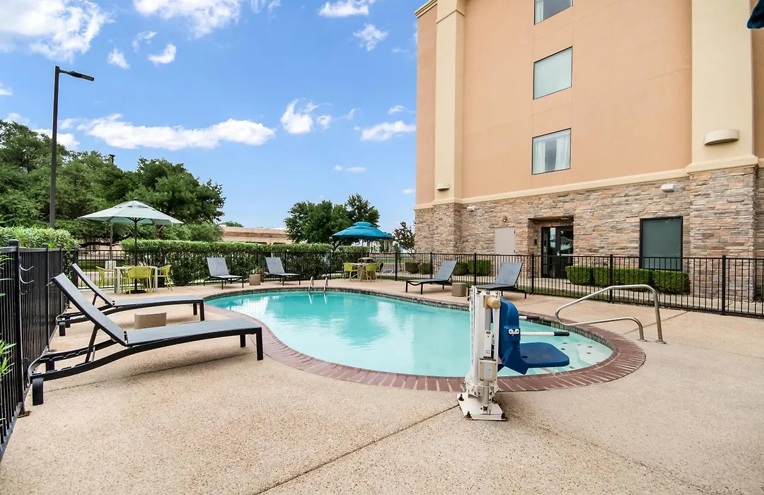 Hampton Inn Uvalde-1