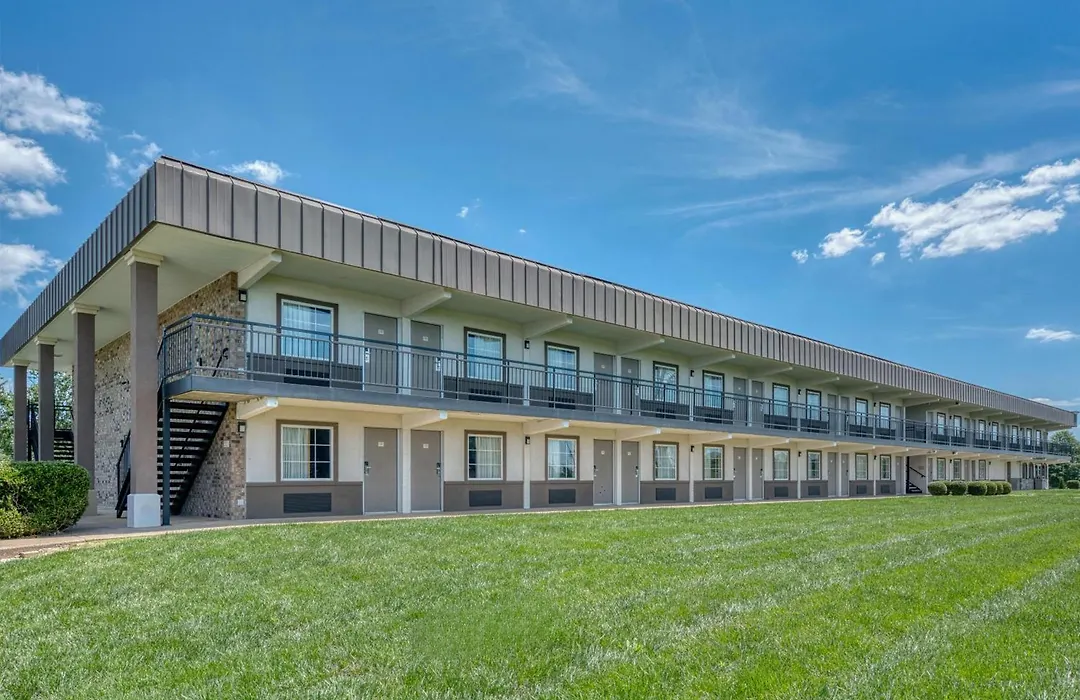 Surestay Hotel By Best Western Bowling Green North-1