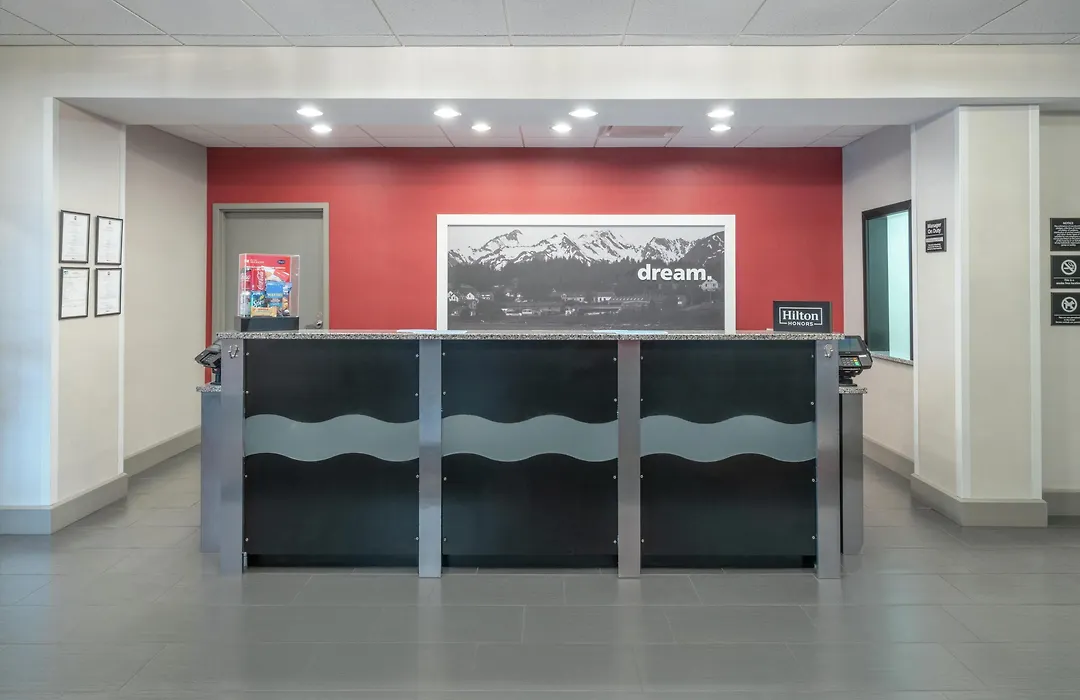 Hampton Inn And Suites Roanoke Airport/Valley View Mall-1