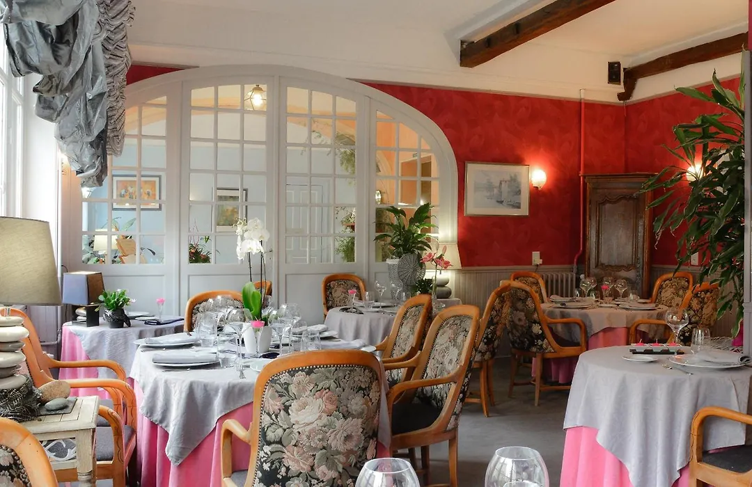 Logis Hôtel le Dauphin-1