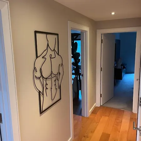 Cosy Bedroom In Luxury Apartment-3