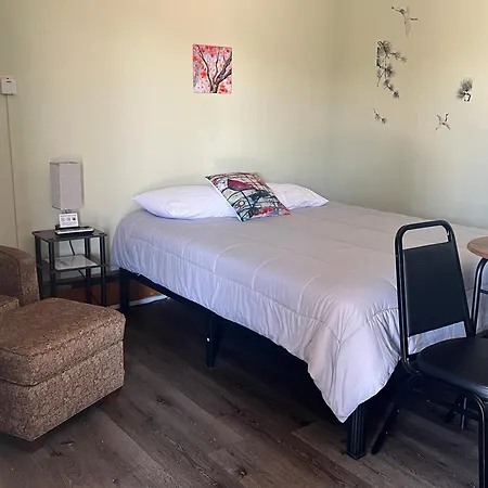 Midtown Inn & Suites-2