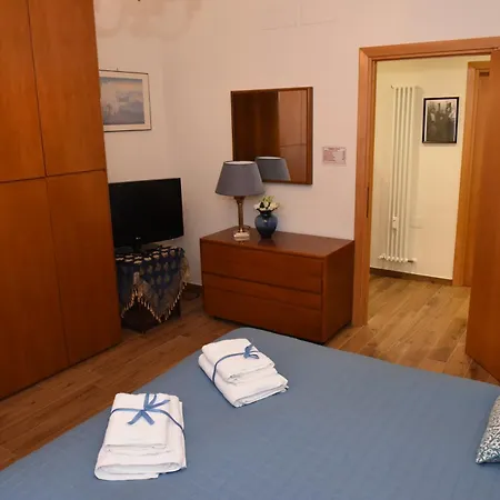 Camera e cameretta con bagno privato-2