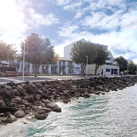 Zorba Waterfront Motel-3