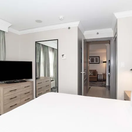 Sandman Signature Toronto Airport Hotel-2