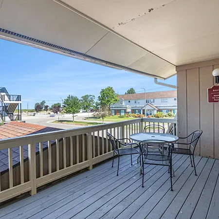 Ludington Pier House-3