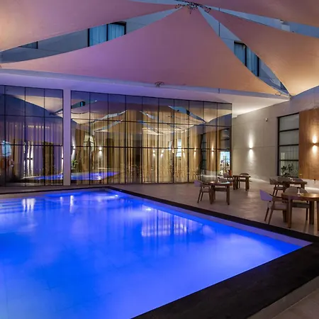 Voyage Hotel & Suites-2