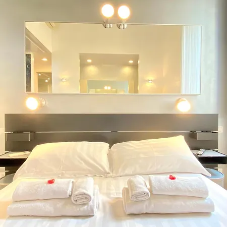 Kiss Me Rome Luxury Rooms-3