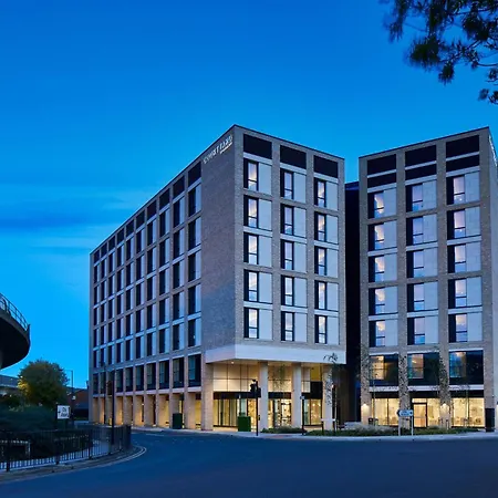 Courtyard By Marriott London City Airport-2