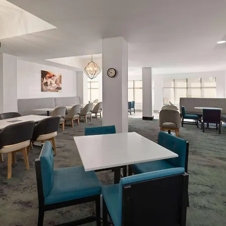 La Quinta Inn & Suites By Wyndham Meridian-3