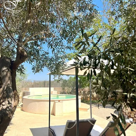 Caratteristico Trullo Salentino con piscina-2