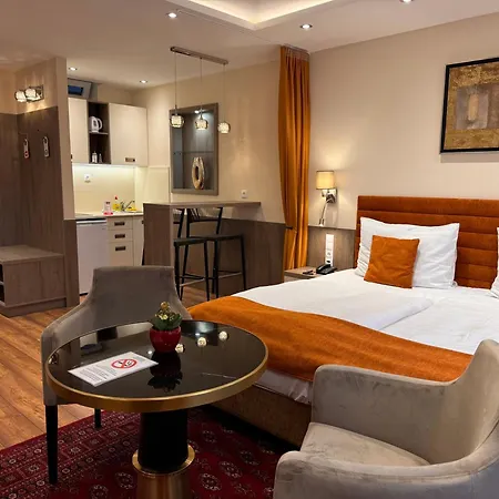 Hotel Charles-2