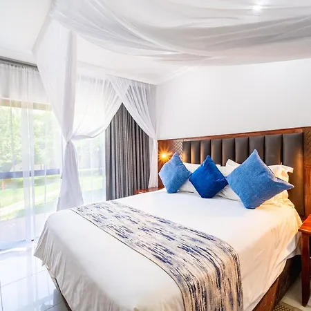 Azambezi River Lodge-2