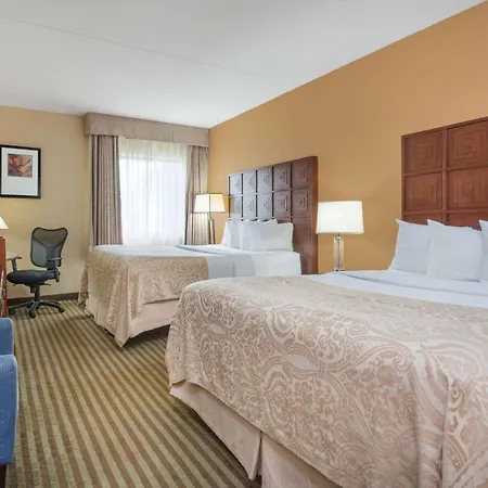 Ramada By Wyndham Columbus North-3